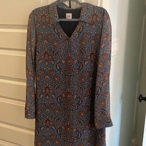 Beautiful Cabi dress. Size large. 100% polyester.